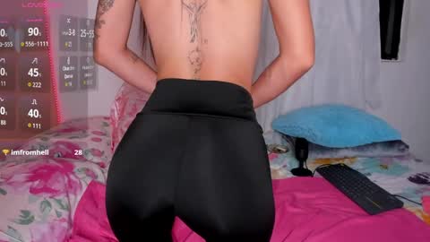 Miah smith online show from April 9, 1:31 am