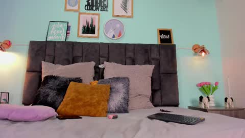 DULCE AURORA online show from March 8, 2:55 am