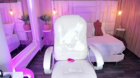 Dulce  online show from December 18, 12:00 pm