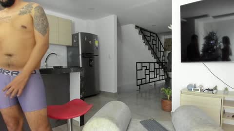 Jlozada05 online show from December 20, 5:14 am