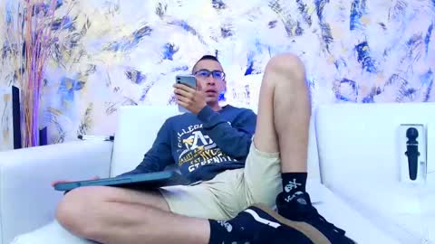 Snapshot of dustindollin_ chatting on March 11, 9:37 pm Dustin Dollin online show from March 11, 9:37 pm