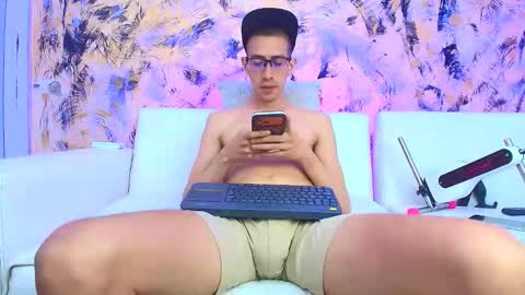 Snapshot of dustindollin_ chatting on October 16, 9:24 pm Dustin Dollin online show from October 16, 9:24 pm