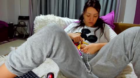 Snapshot of dyanakaylin chatting on February 4, 4:48 am dayana online show from February 4, 4:48 am