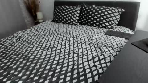 Dyanne online show from November 9, 5:37 pm