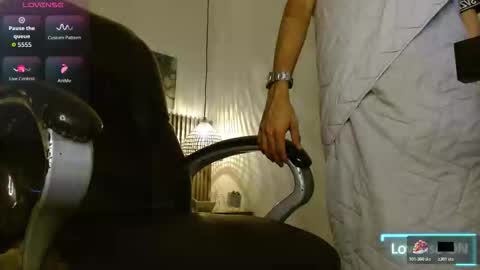 dyla_n18_ online show from November 13, 9:28 pm