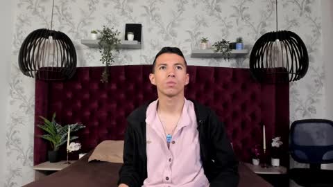 Dylan  online show from April 4, 11:39 am