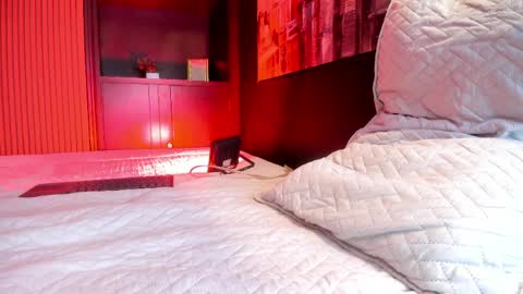 dylanroyce_ online show from April 3, 1:51 pm