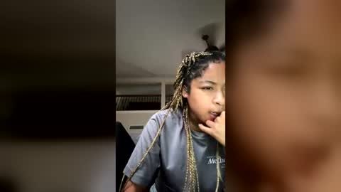 eatmimi69 online show from July 25, 5:00 pm