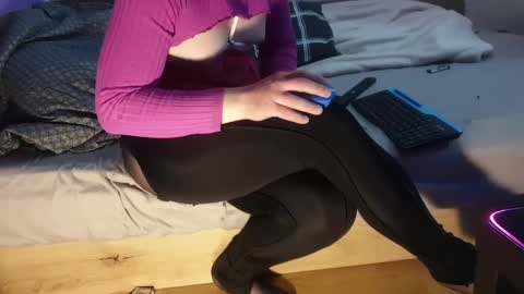 shy yoong cross online show from February 23, 2:18 am