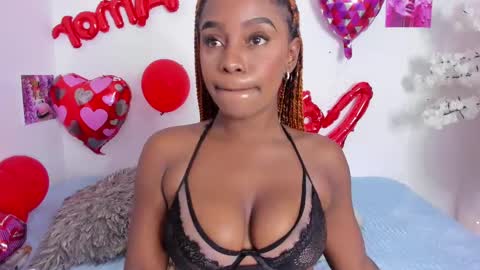 Snapshot of ebony_cute9 chatting on February 18, 7:52 pm ebony_cute9 online show from February 18, 7:52 pm