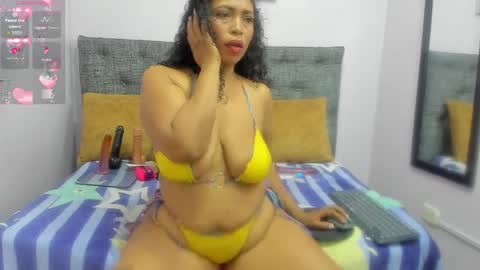 ebony_hot_25 online show from April 2, 10:16 pm