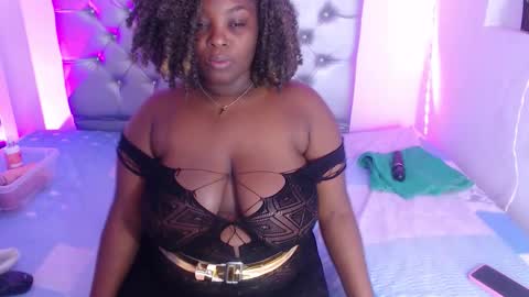 Snapshot of ebony_neighbormoans chatting on October 10, 3:34 am LINA online show from October 10, 3:34 am