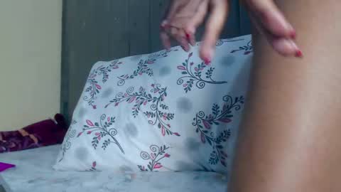 EBONY PETITE online show from March 3, 7:32 am