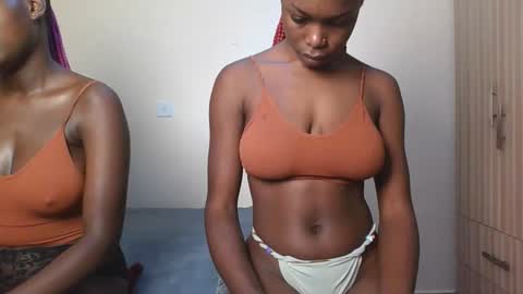 Snapshot of ebonydreamgirl_ chatting on September 23, 7:20 pm ebonydreamgirl_ online show from September 23, 7:20 pm