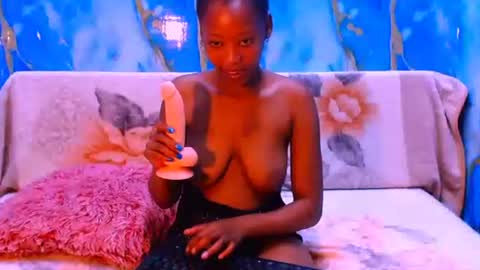 Snapshot of ebonypretty4u chatting on October 14, 8:28 am ebonypretty4u online show from October 14, 8:28 am