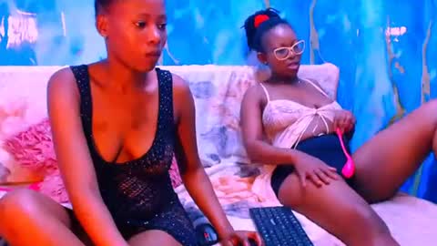 Snapshot of ebonypretty4u chatting on October 12, 8:18 am ebonypretty4u online show from October 12, 8:18 am