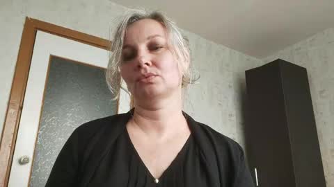 edithmanning online show from May 17, 11:08 am