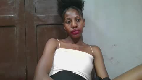 edwige770943 online show from May 29, 7:28 am