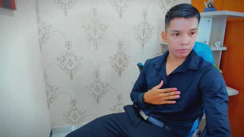 Snapshot of edwin_blaz chatting on October 24, 9:26 pm edwin blaz. online show from October 24, 9:26 pm