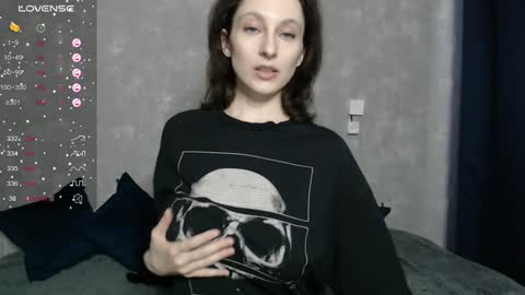 Snapshot of effy_gray chatting on December 12, 7:08 am Anna online show from December 12, 7:08 am