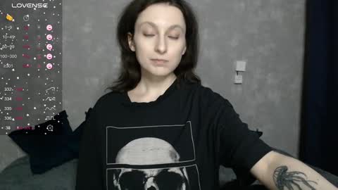 Snapshot of effy_gray chatting on December 12, 10:13 am Anna online show from December 12, 10:13 am