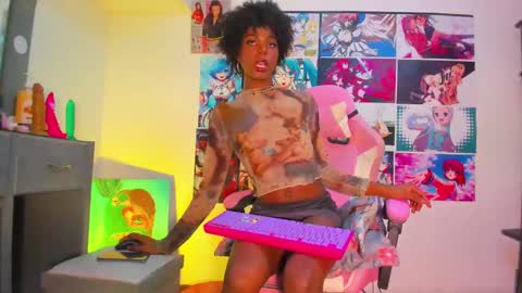 Snapshot of effy_marinn chatting on February 12, 2:45 am effy_marinn online show from February 12, 2:45 am