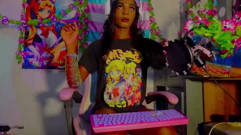 Snapshot of effy_marinn chatting on October 24, 8:04 am effy_marinn online show from October 24, 8:04 am