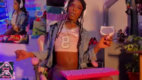 Snapshot of effy_marinn chatting on September 17, 10:30 am effy_marinn online show from September 17, 10:30 am