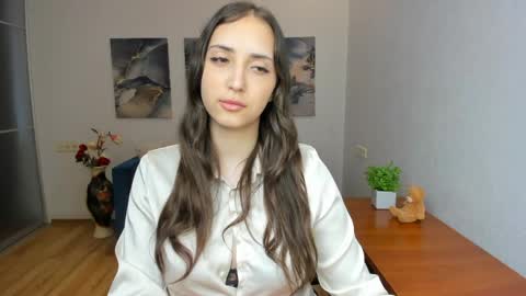 Effy Royse online show from May 13, 4:05 pm