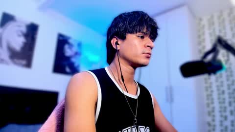 Snapshot of eiden_allenx1 chatting on October 12, 8:43 pm eiden_allenx1 online show from October 12, 8:43 pm
