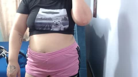 eimy_saenzz online show from June 1, 7:26 pm