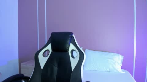 E L A I A online show from March 20, 12:43 pm