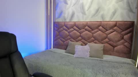 Snapshot of elaia_muller chatting on October 6, 10:27 pm Elaia online show from October 6, 10:27 pm