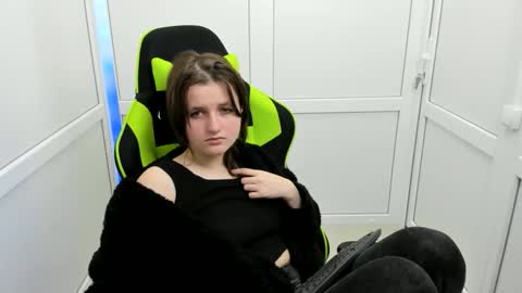 Evie online show from April 13, 7:23 am