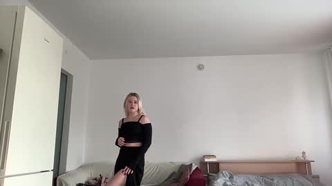 Snapshot of elaraluxxxe chatting on February 22, 11:02 am elaraluxxxe online show from February 22, 11:02 am