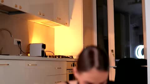 elarashine online show from March 28, 9:38 pm