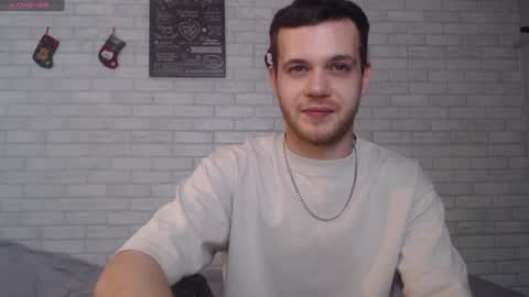 Snapshot of electric_smile chatting on January 2, 10:55 pm Alex online show from January 2, 10:55 pm