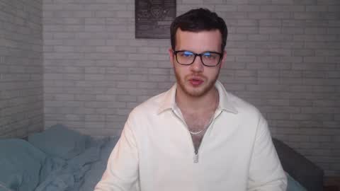 Snapshot of electric_smile chatting on January 17, 6:33 pm Alex online show from January 17, 6:33 pm