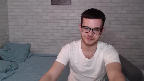 Snapshot of electric_smile chatting on March 9, 8:10 pm Alex online show from March 9, 8:10 pm