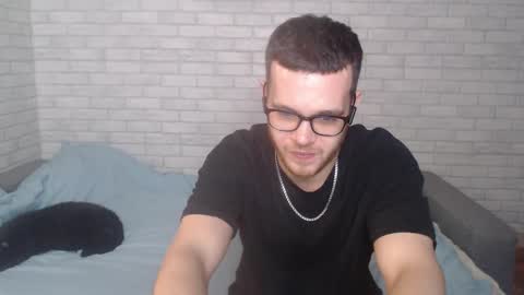 Snapshot of electric_smile chatting on February 12, 6:40 pm Alex online show from February 12, 6:40 pm