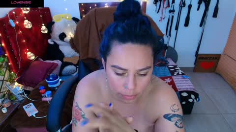 Snapshot of elektra_32 chatting on February 5, 6:45 am elektra online show from February 5, 6:45 am