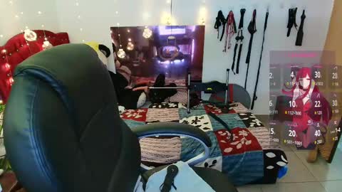 Snapshot of elektra_32 chatting on February 13, 7:45 am elektra online show from February 13, 7:45 am