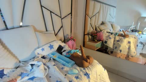 Snapshot of elena_mature chatting on October 15, 8:31 pm Elena online show from October 15, 8:31 pm