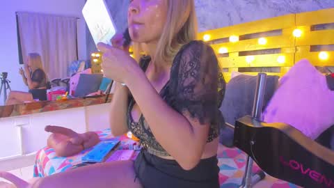 Snapshot of elena_mature chatting on March 10, 7:07 pm Elena online show from March 10, 7:07 pm
