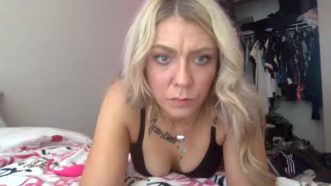 elenaluxexo online show from June 5, 2:33 pm