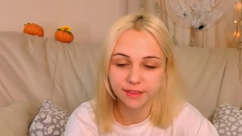 Snapshot of elenamonroee chatting on October 20, 5:12 am elenamonroee online show from October 20, 5:12 am