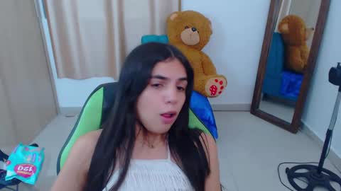 Snapshot of elenna_hotx chatting on February 21, 10:37 pm agnes online show from February 21, 10:37 pm