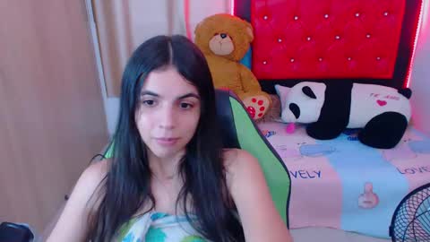 Snapshot of elenna_hotx chatting on February 3, 12:15 am agnes online show from February 3, 12:15 am