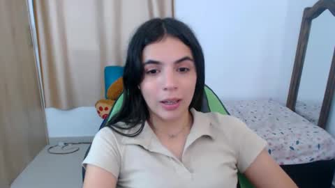 Snapshot of elenna_hotx chatting on March 5, 9:15 pm agnes online show from March 5, 9:15 pm