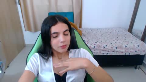Snapshot of elenna_hotx chatting on March 2, 12:42 am agnes online show from March 2, 12:42 am